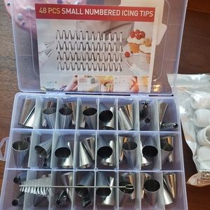 48 pc Piping Tips and 12 plastic couplers